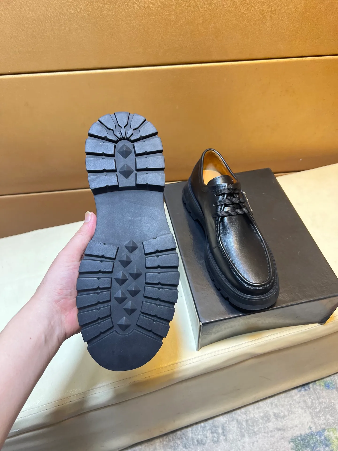 pp440💰👑👑👑 PRADA·PRADA Niuli·Exclusive first release·～Unique modern style sneakers. Counter purchasing 🏃casual leather shoes😍😍 original shiny leather imported from Italy (refuses to discolor and rub feet) soles: original soles specially provided by the original factory, super cool 😍 lace up and walk with wind 👍 style design ⚠️ super comfortable, wear-resistant and non-slip original soles. Just like shooting the real thing🎬The real thing is better. Suitable for outdoor and driving👍Perfect high-quality sneakers, men's shoe size: 38-44